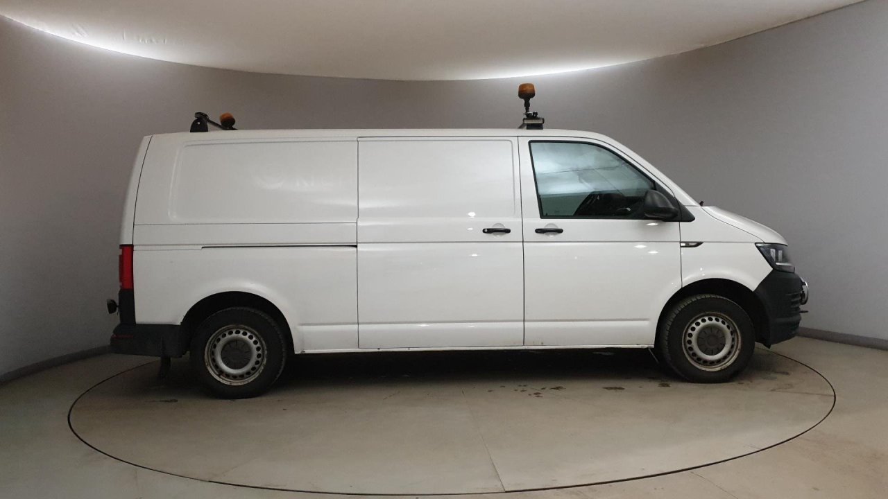 Automobil