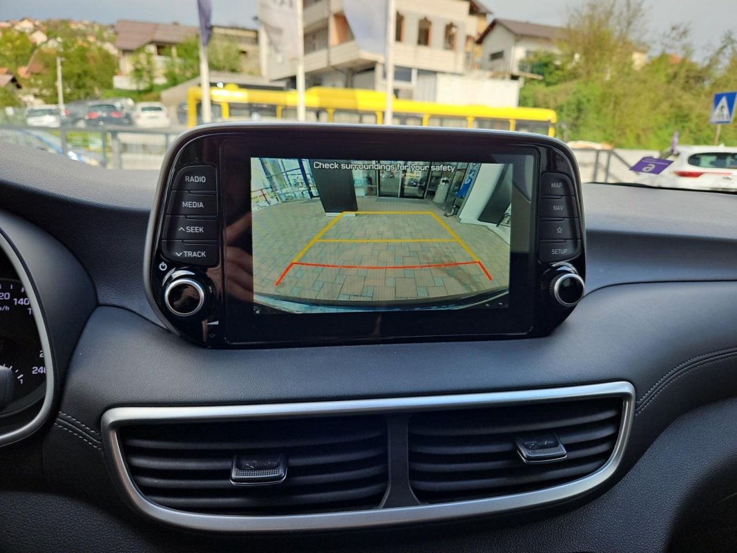 Automobil