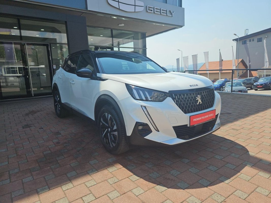 Automobil