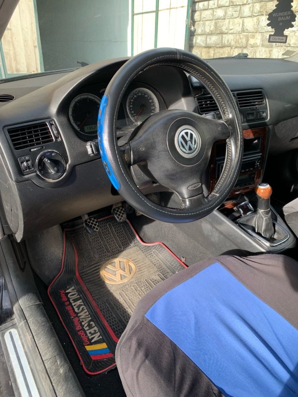 Automobil