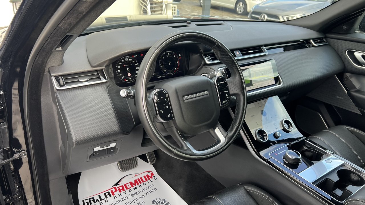 Automobil