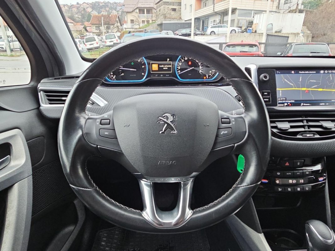 Automobil