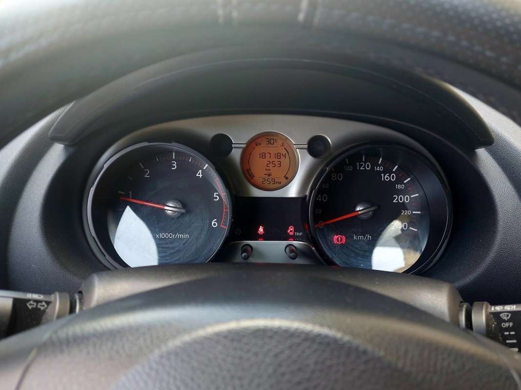 Automobil