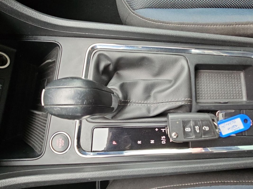 Automobil