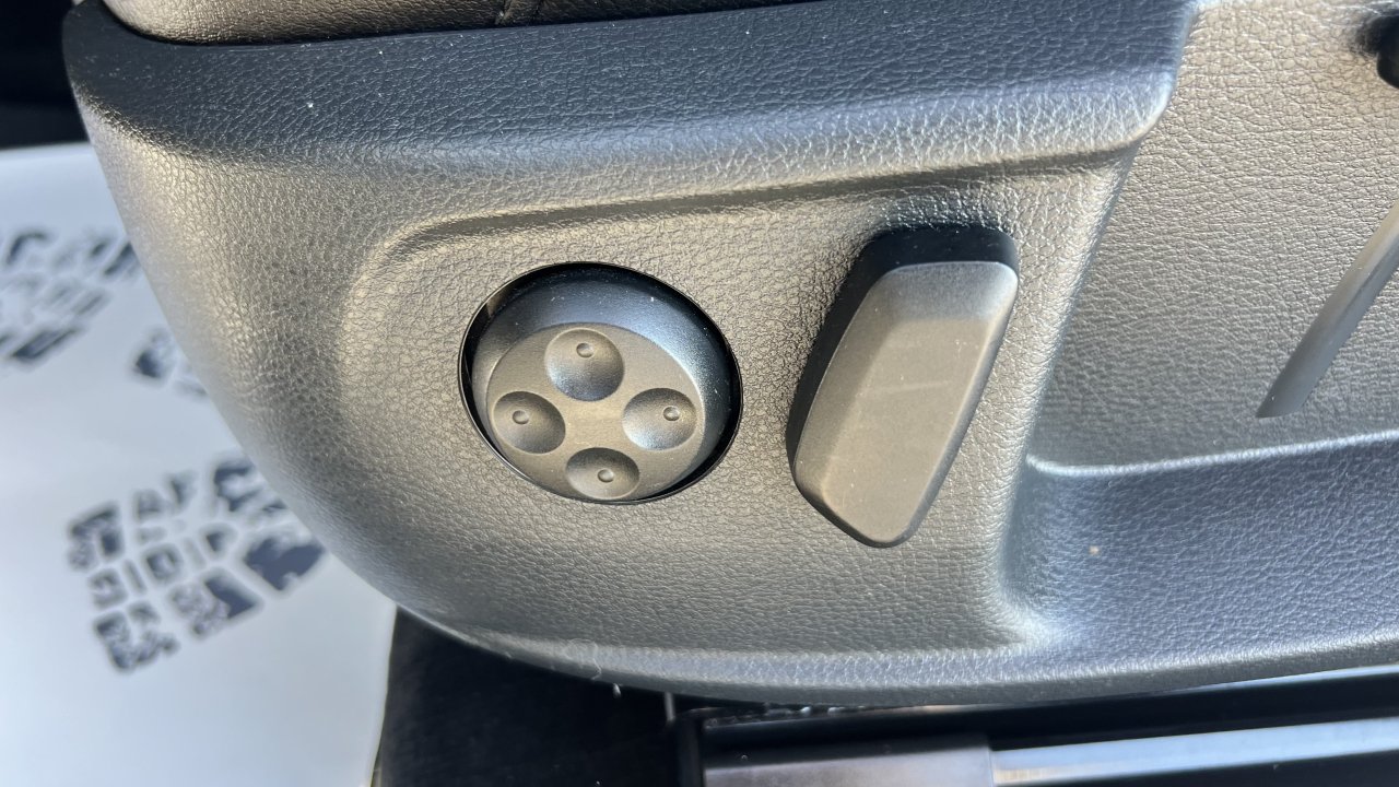 Automobil