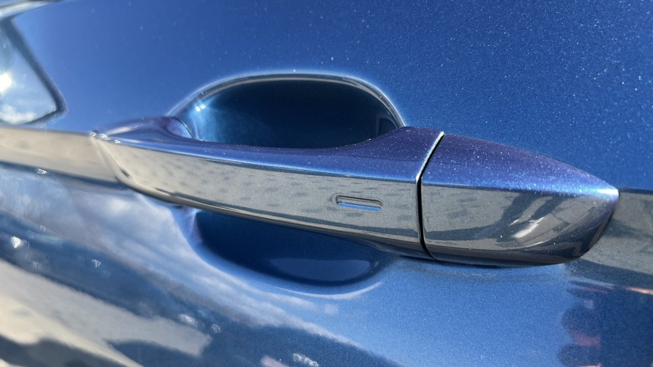 Automobil