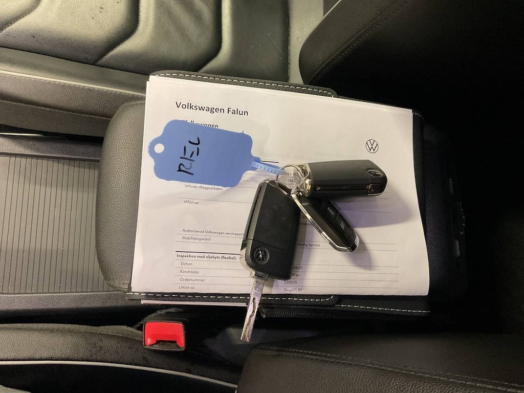 Automobil