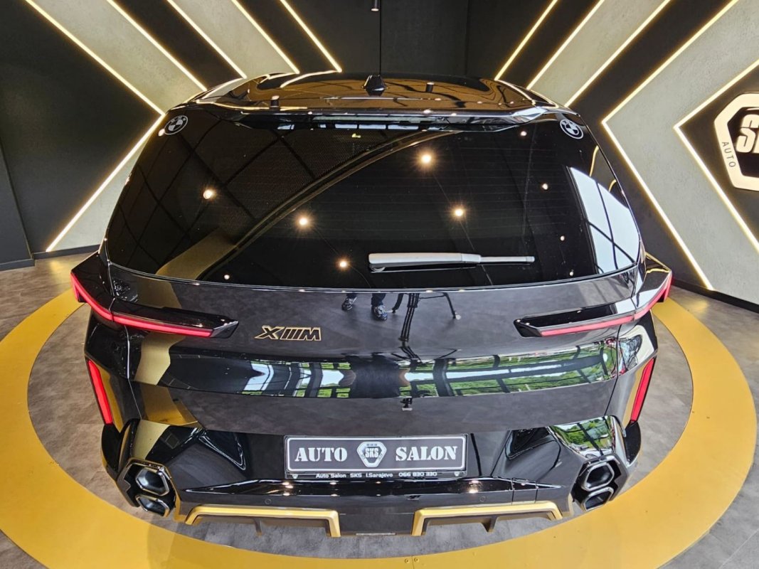 Automobil
