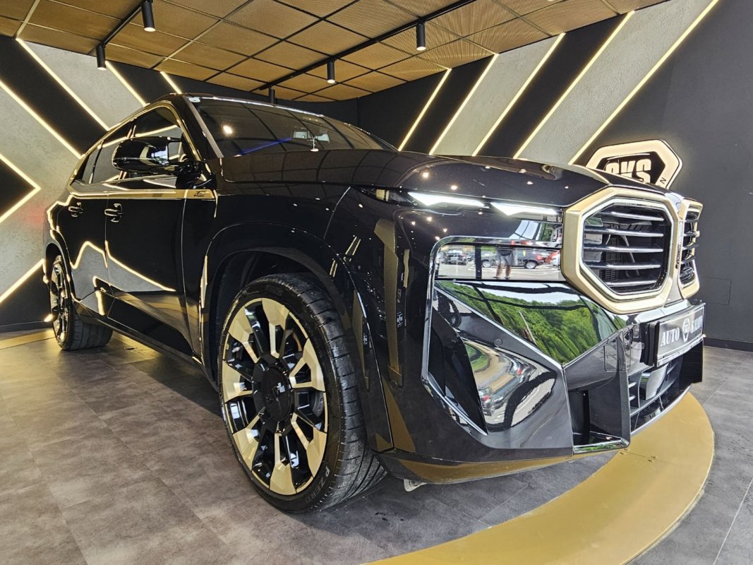 Automobil