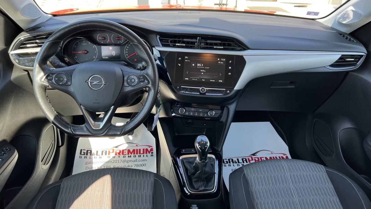 Automobil