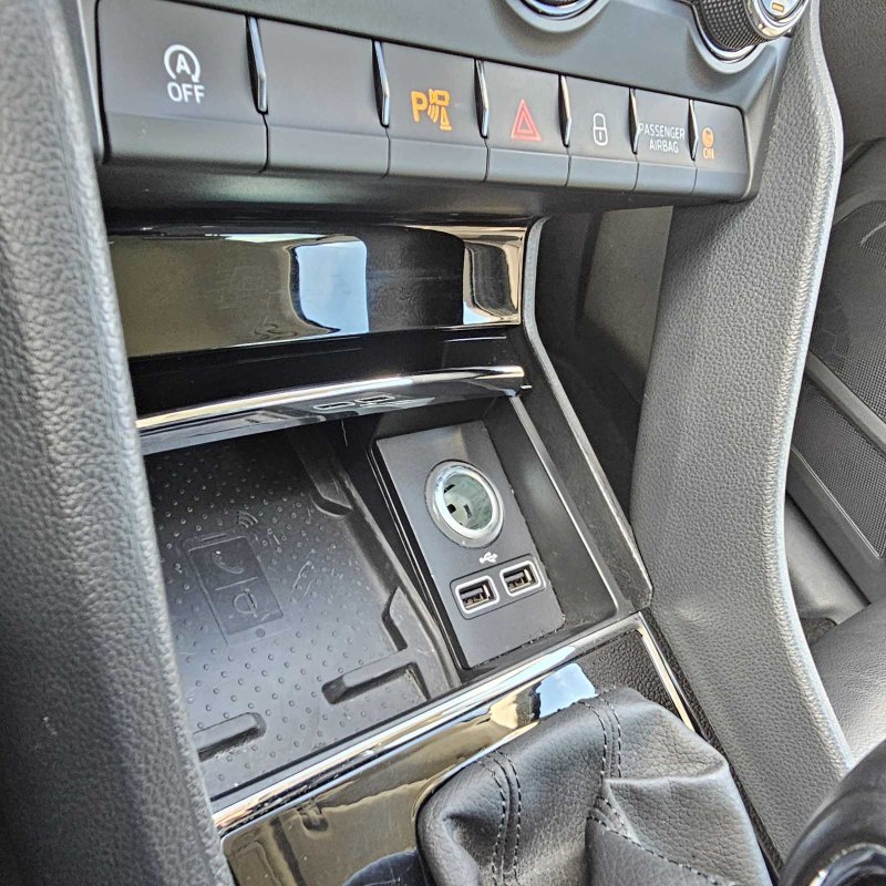 Automobil