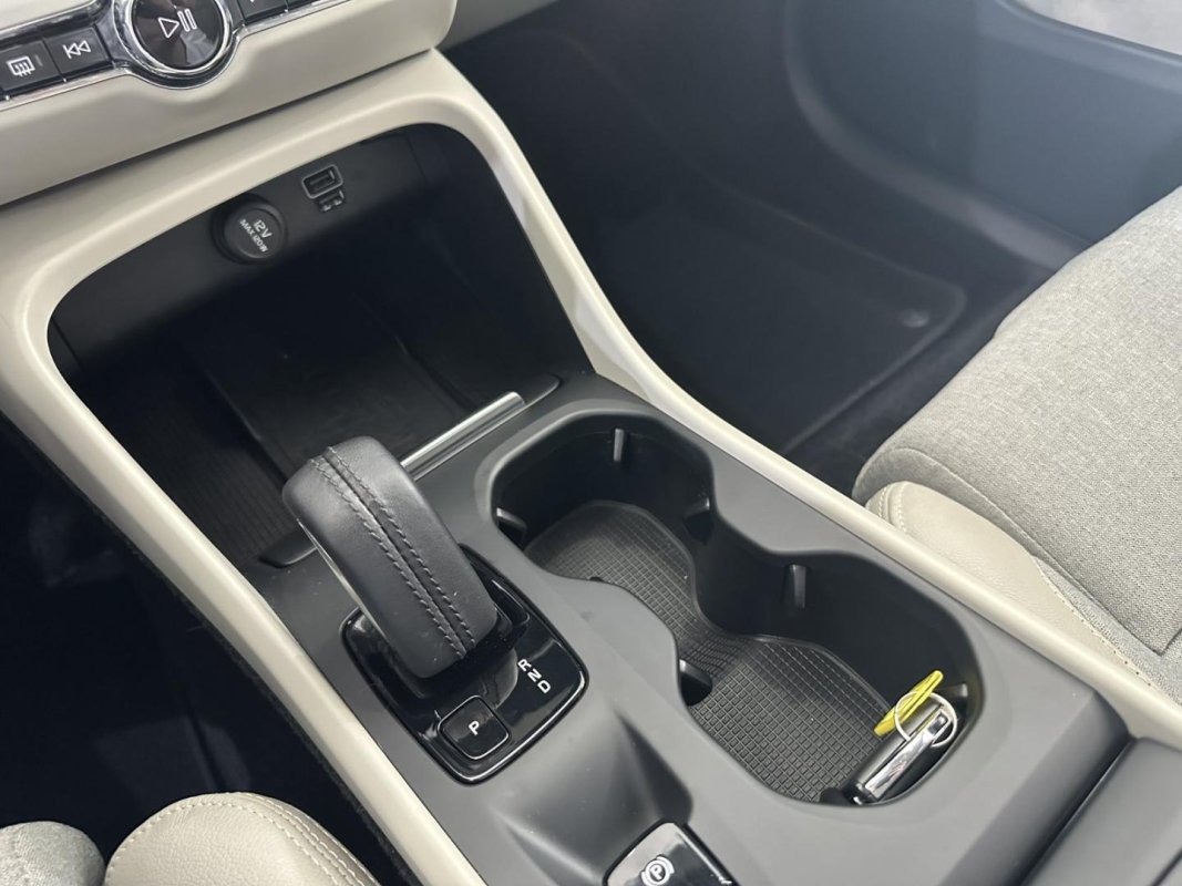 Automobil