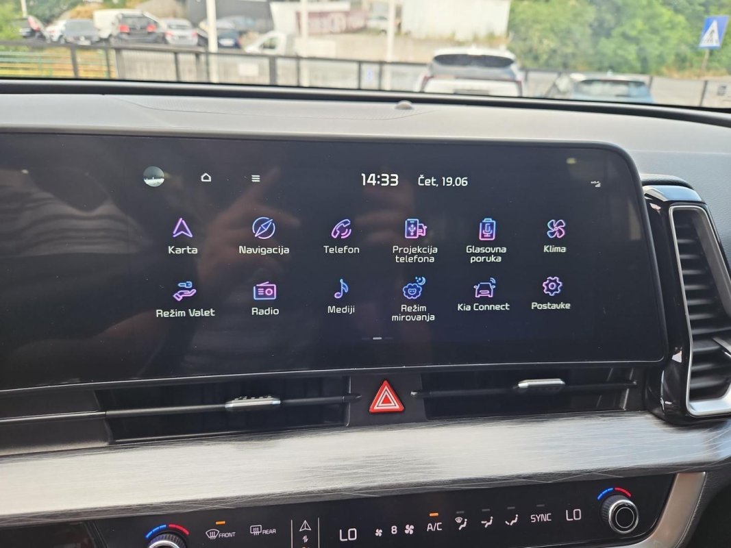 Automobil