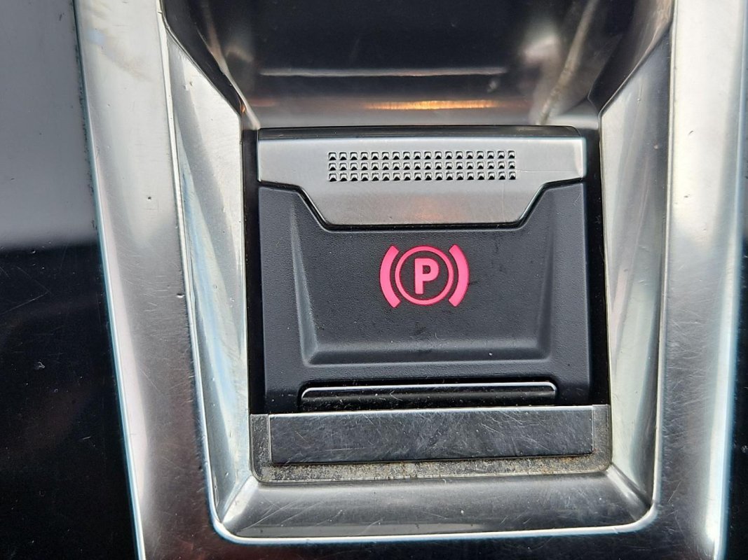 Automobil