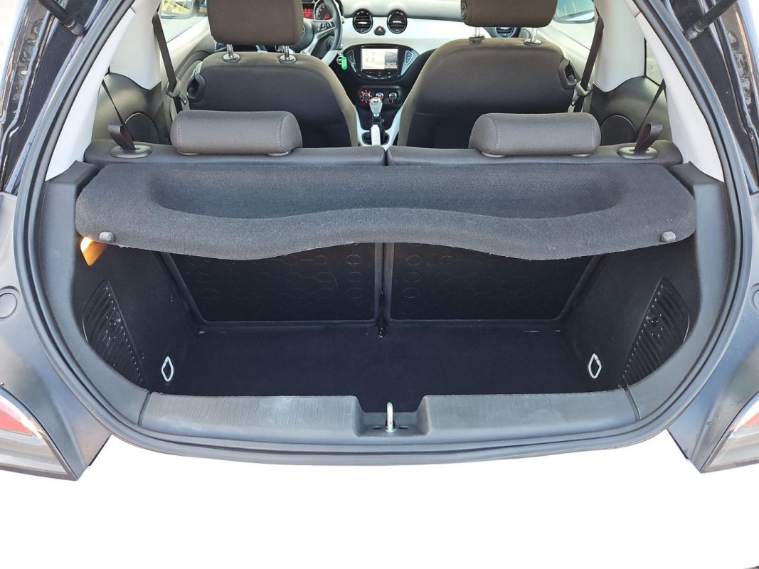Automobil