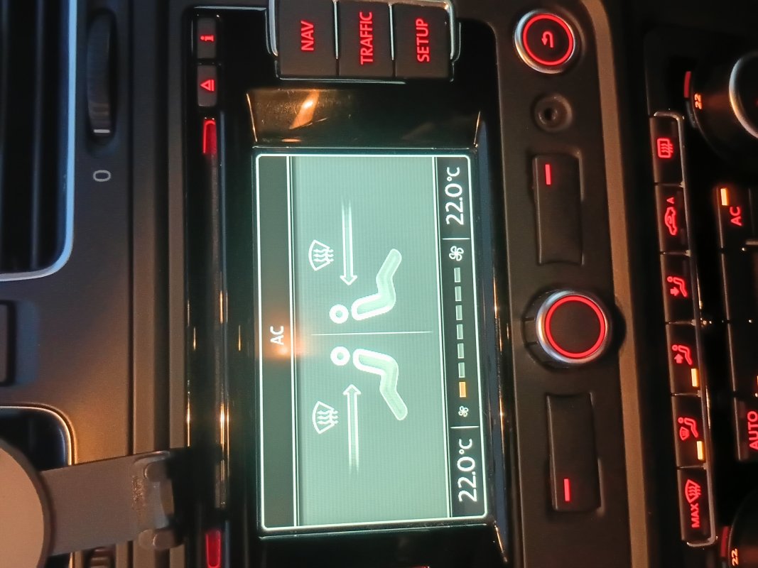 Automobil