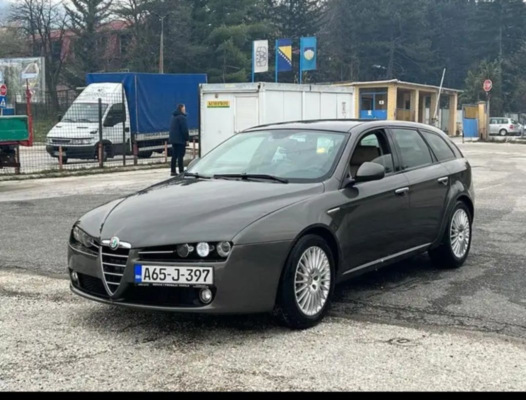 Automobil