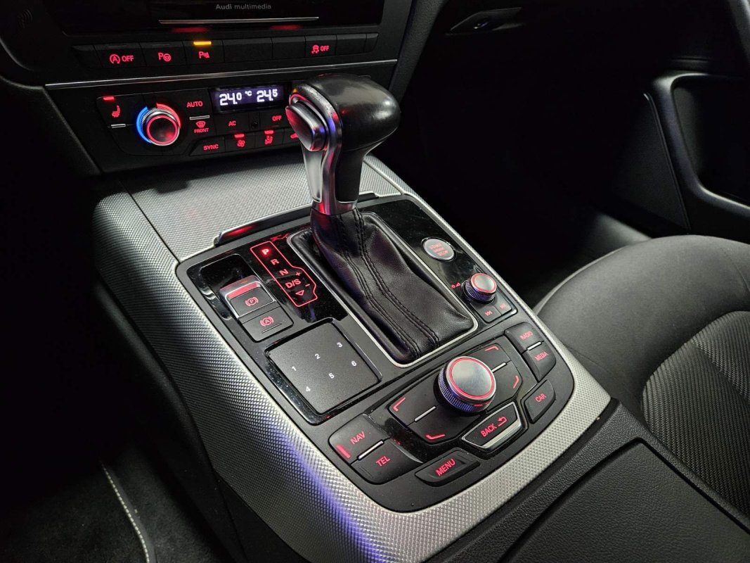 Automobil
