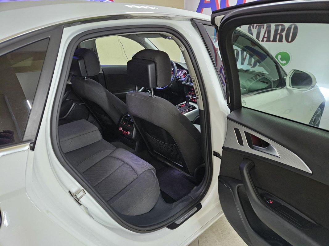 Automobil