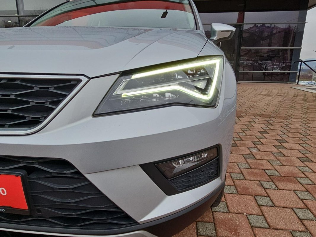 Automobil