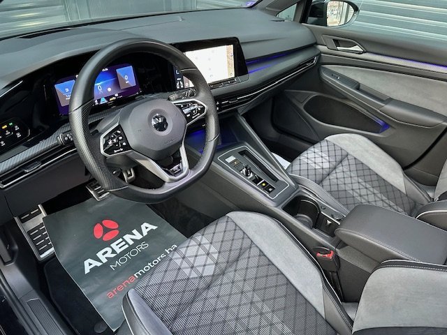 Automobil