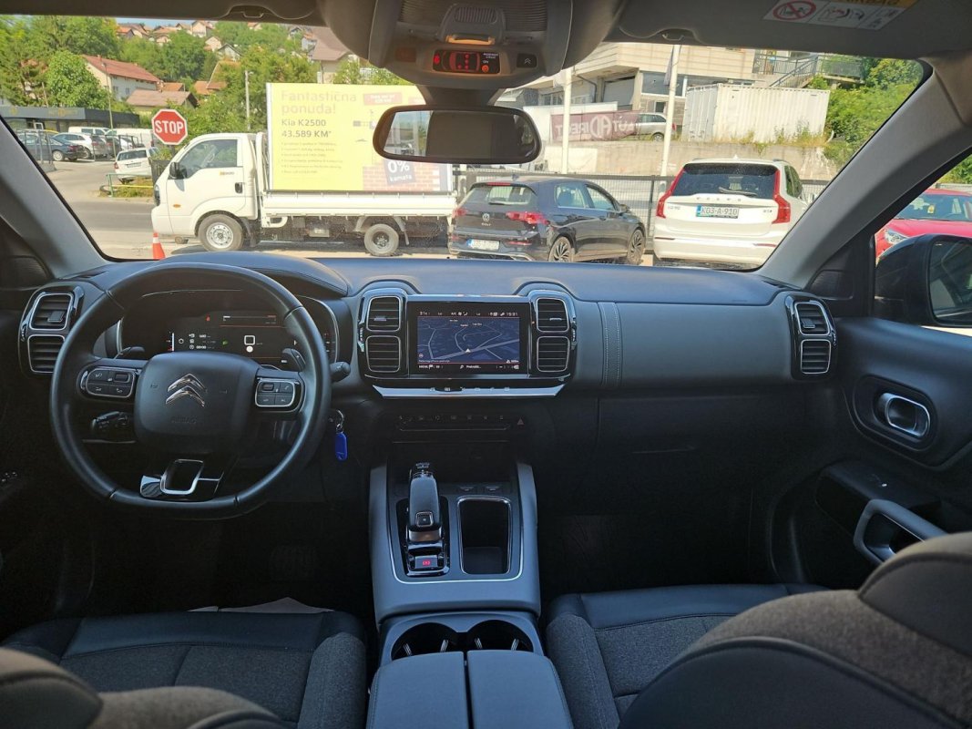 Automobil