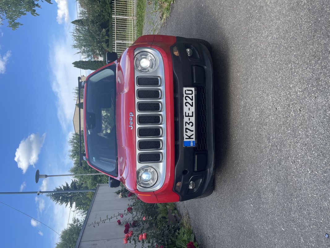 Automobil