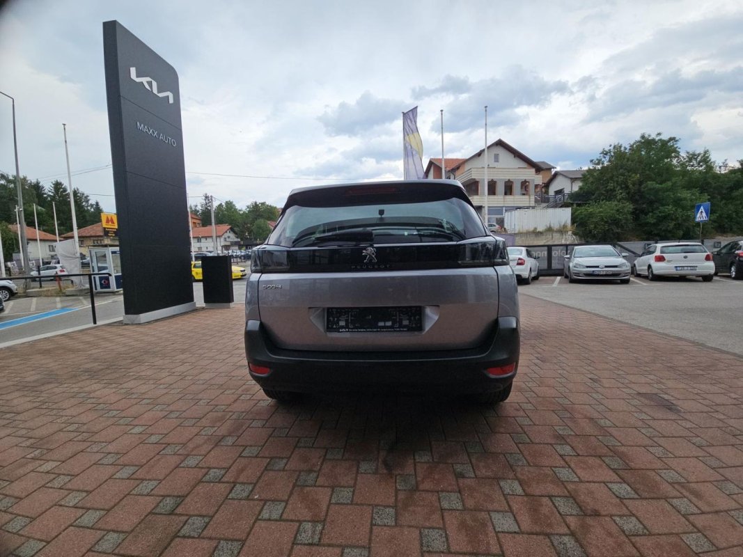 Automobil