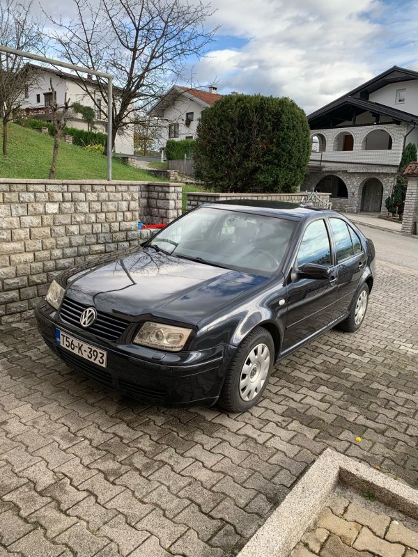 Automobil