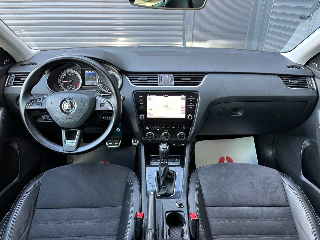 Automobil