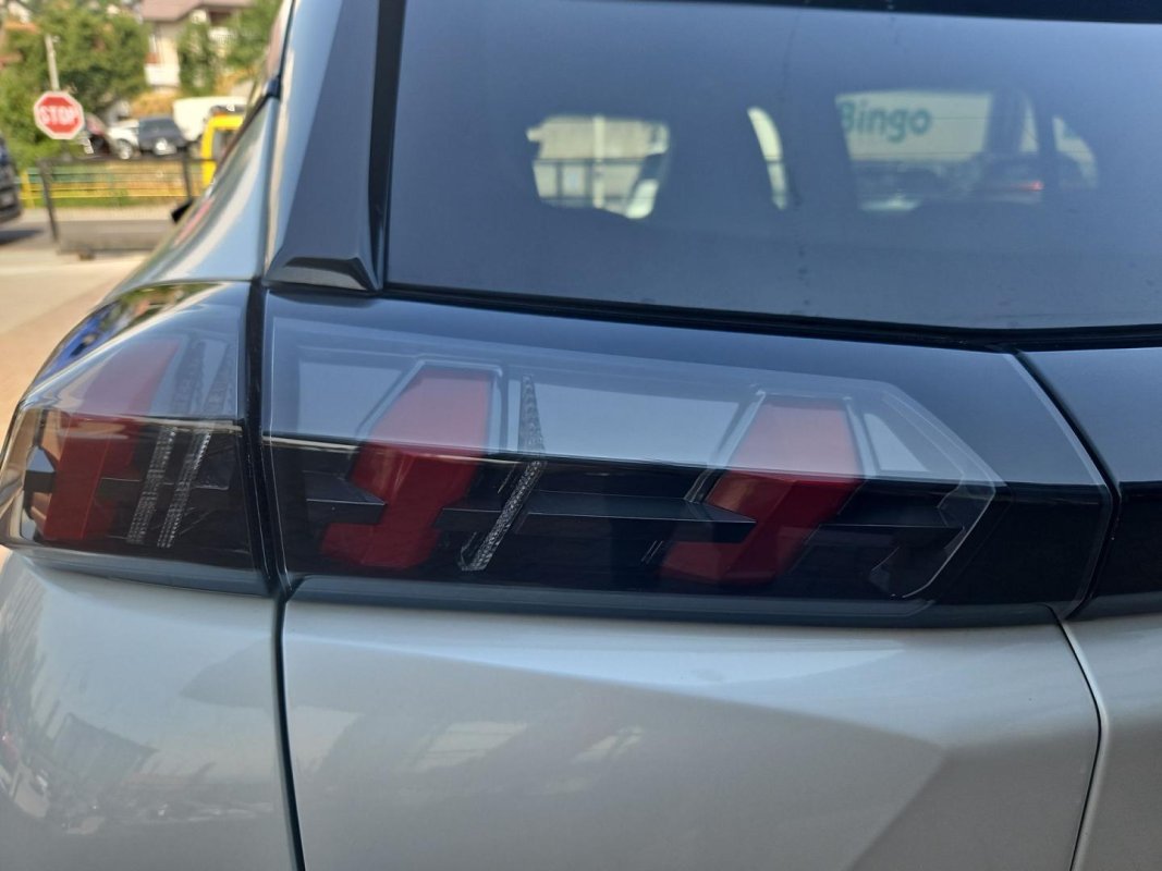 Automobil