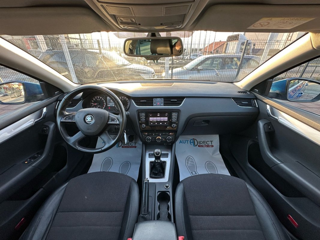 Automobil
