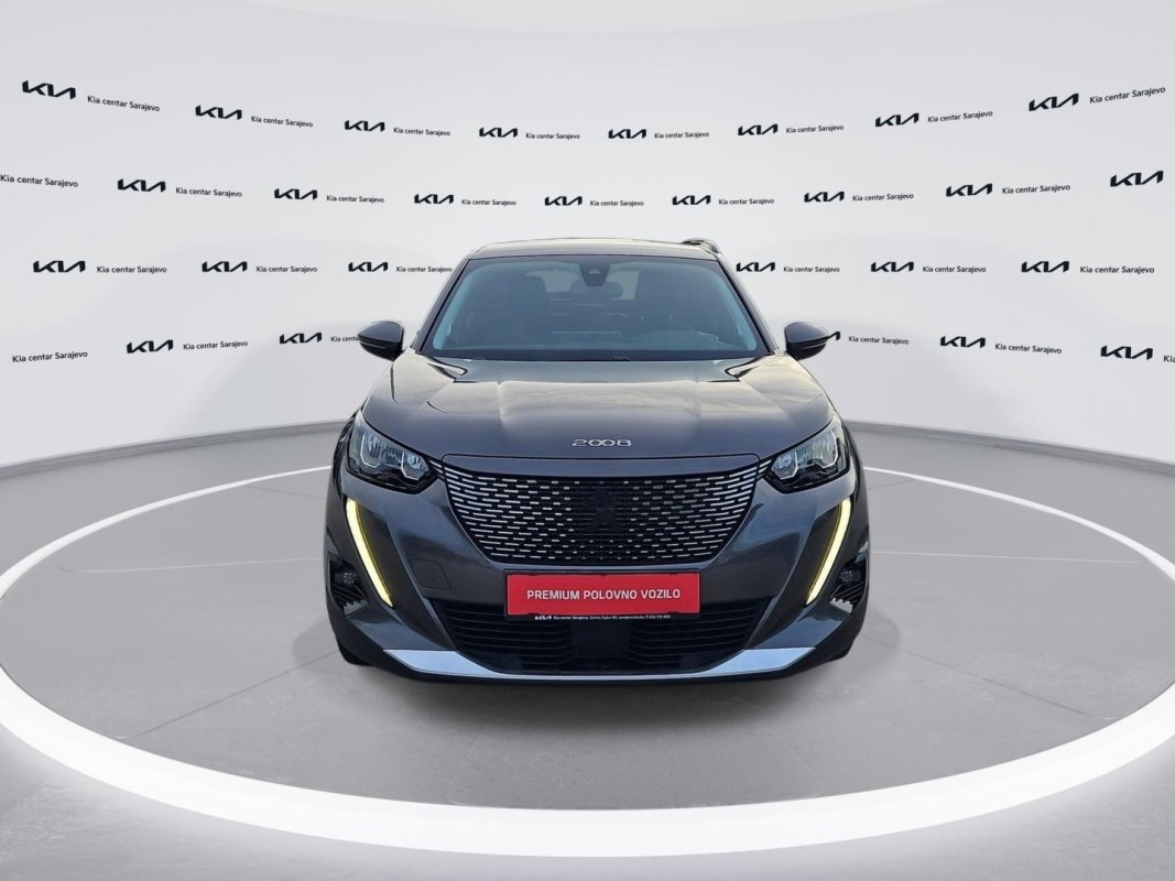 Automobil