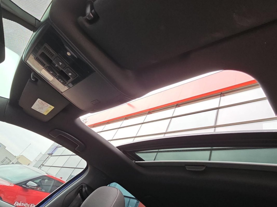 Automobil