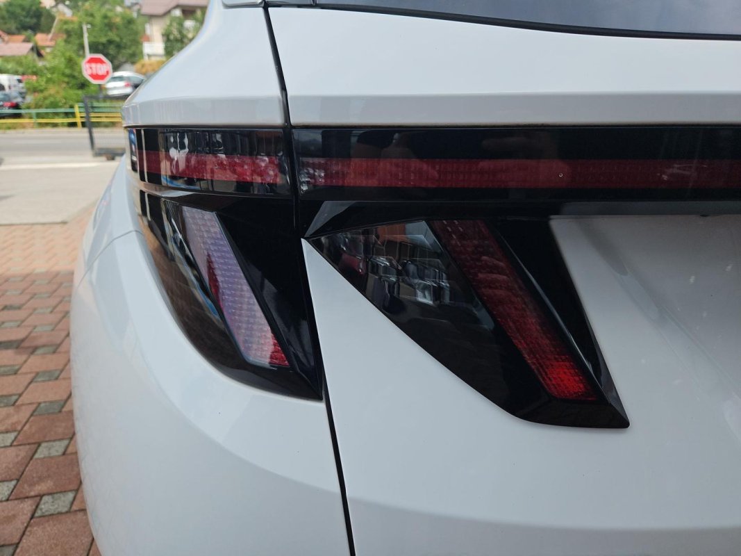 Automobil