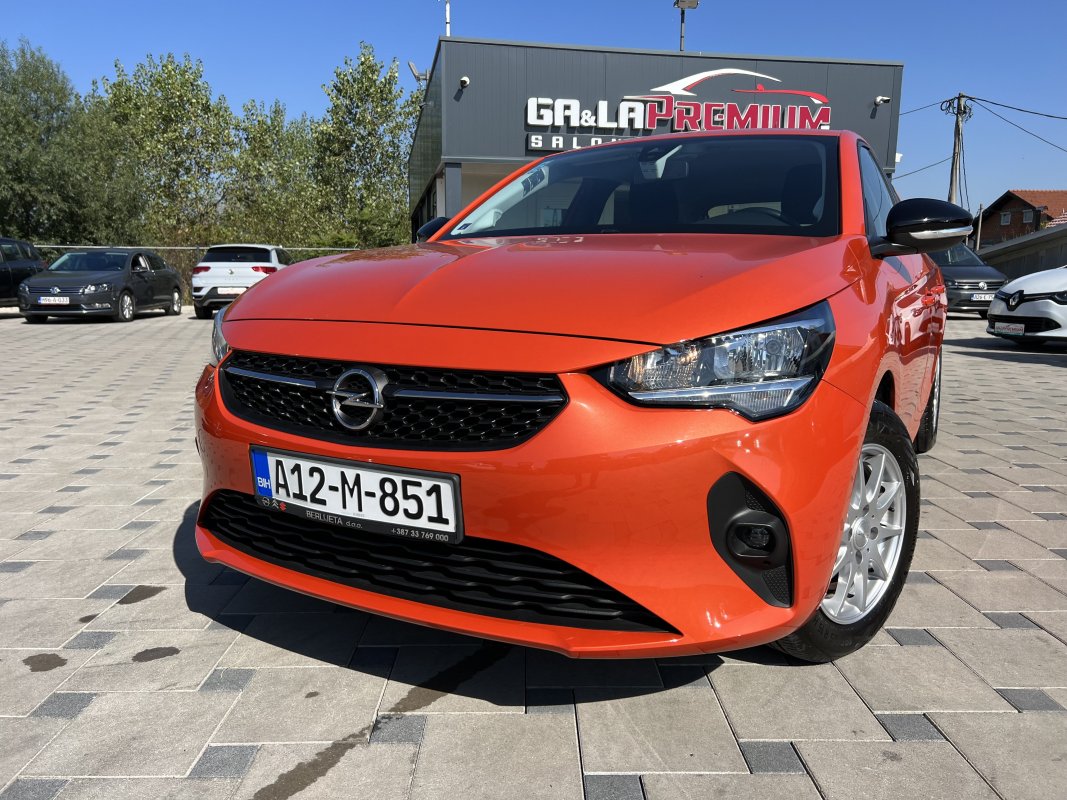 Automobil