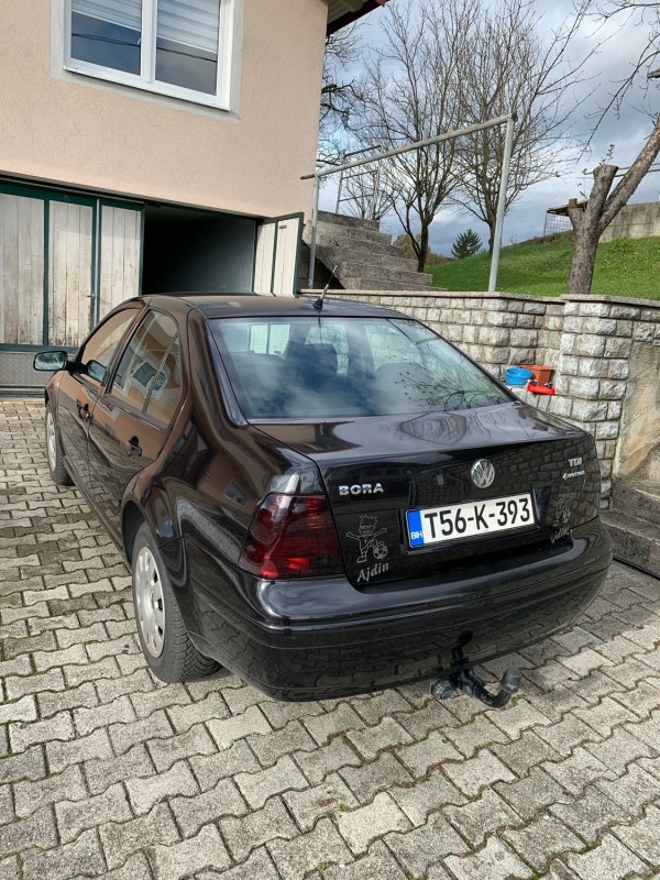 Automobil