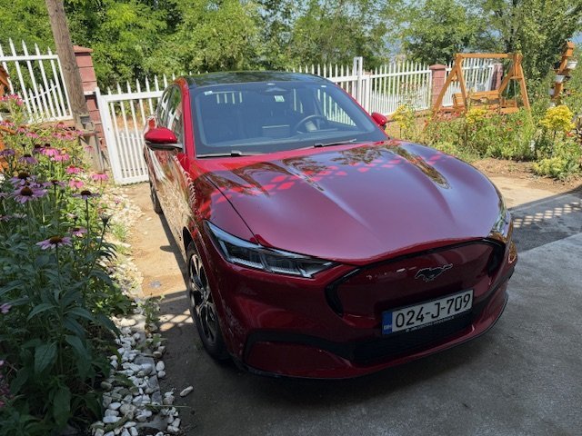 Automobil