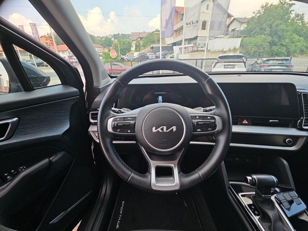 Automobil