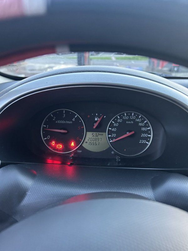 Automobil