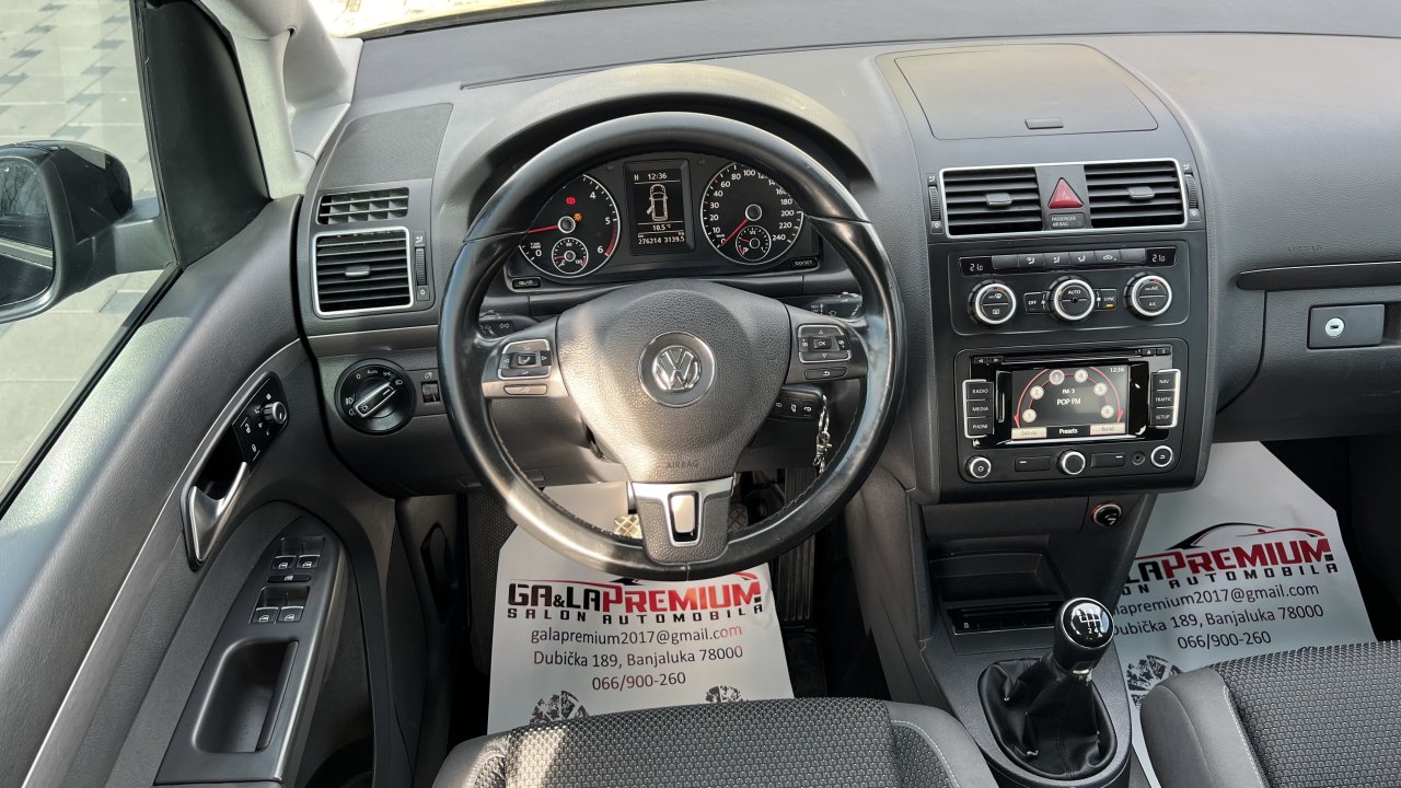 Automobil