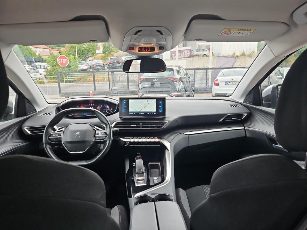 Automobil