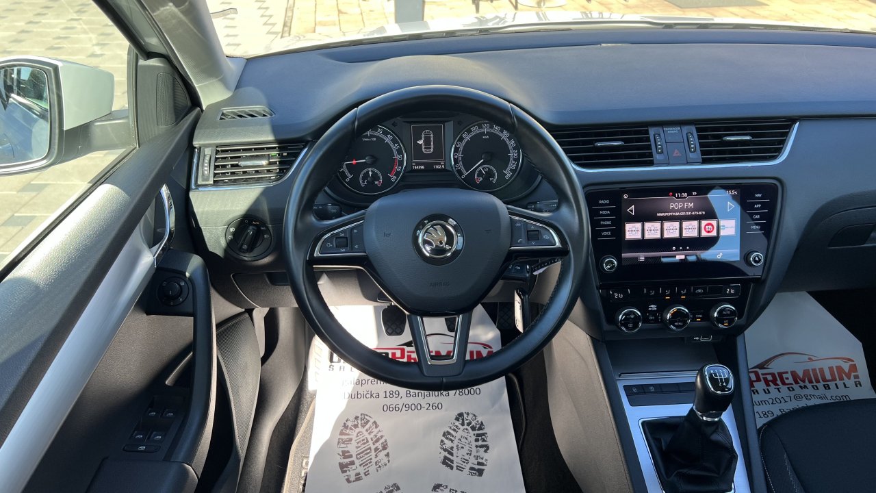 Automobil