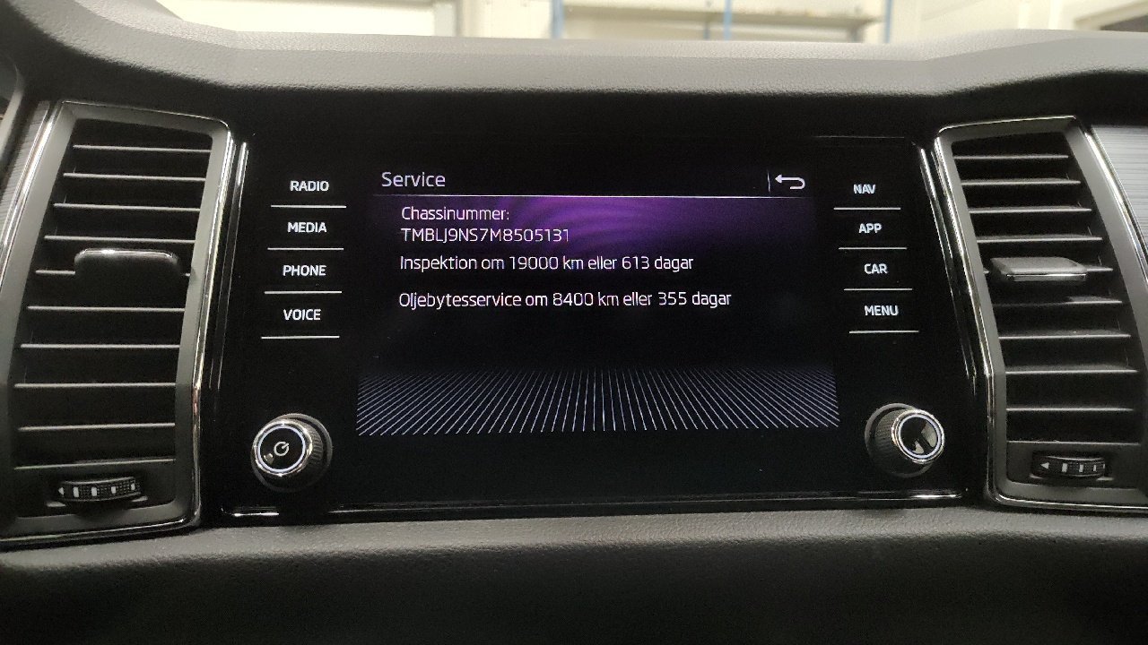 Automobil