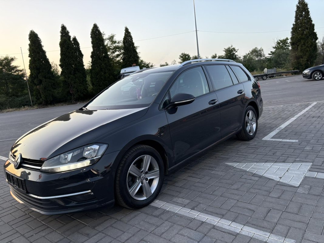 Automobil
