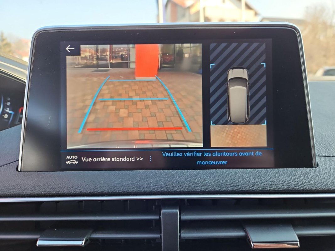 Automobil