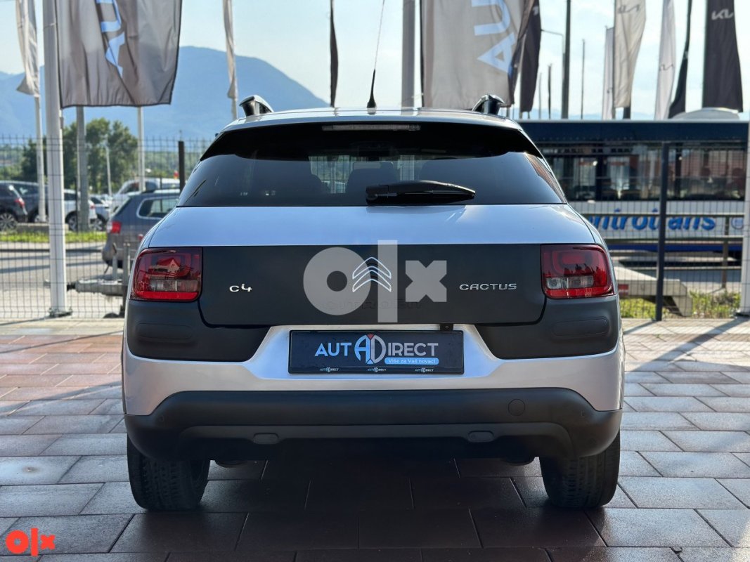 Automobil
