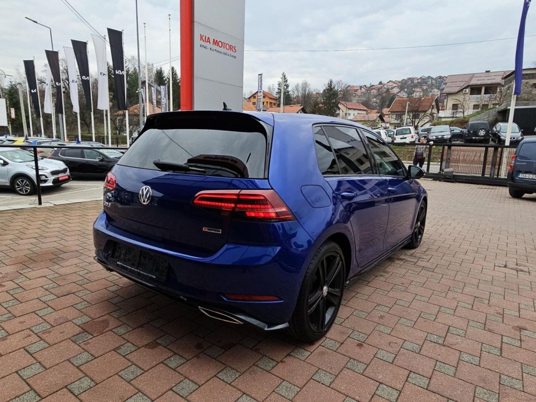 Automobil