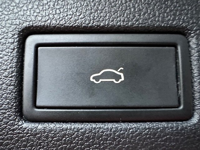 Automobil