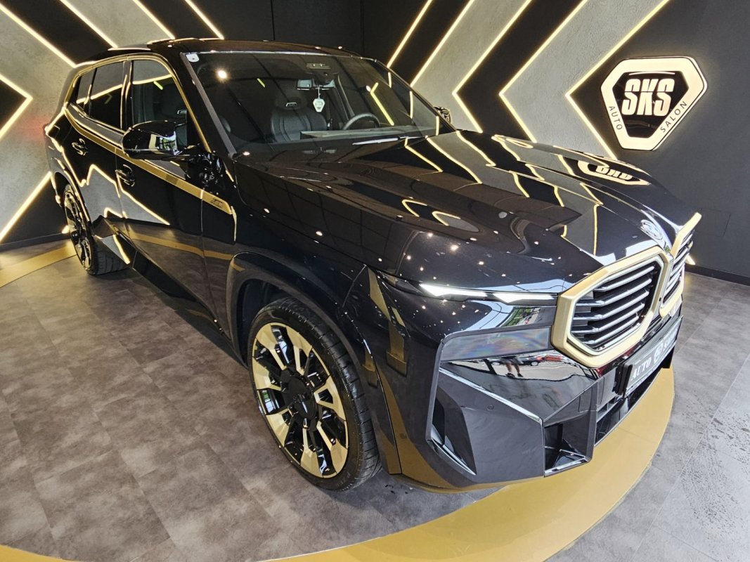 Automobil